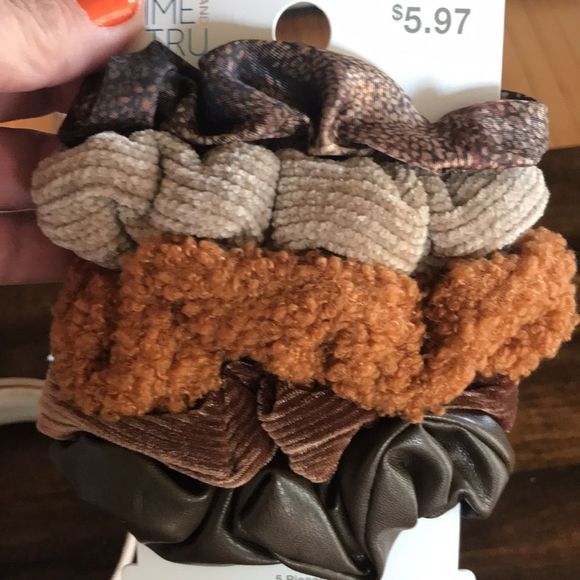 7 piece hair accessory bundle 2 headbands 5 scrunchies brown - Picture 3 of 3